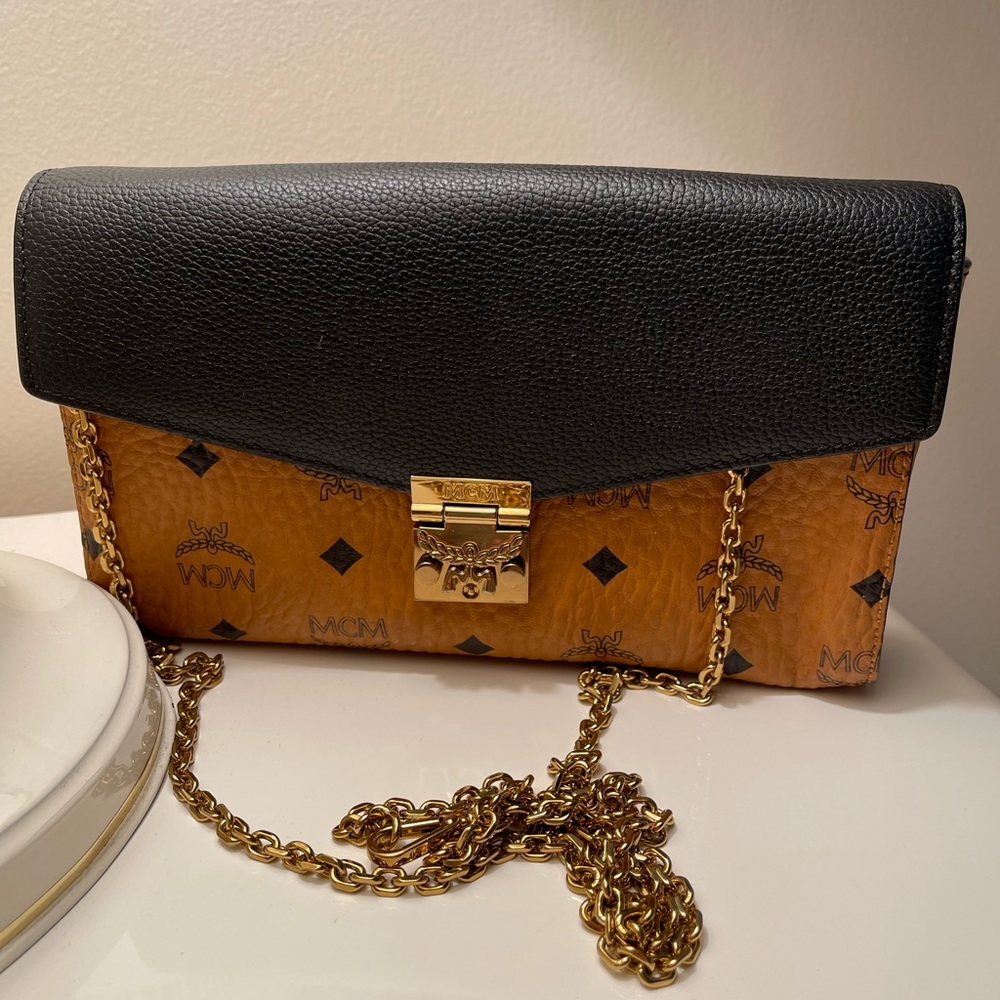 MCM almost New condition clutch